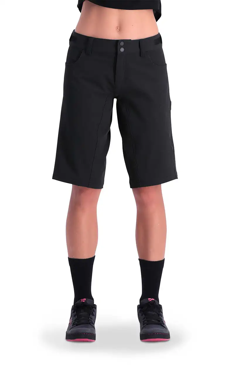 Baggy Shorts Mons Royal Wool Momentum dam svart