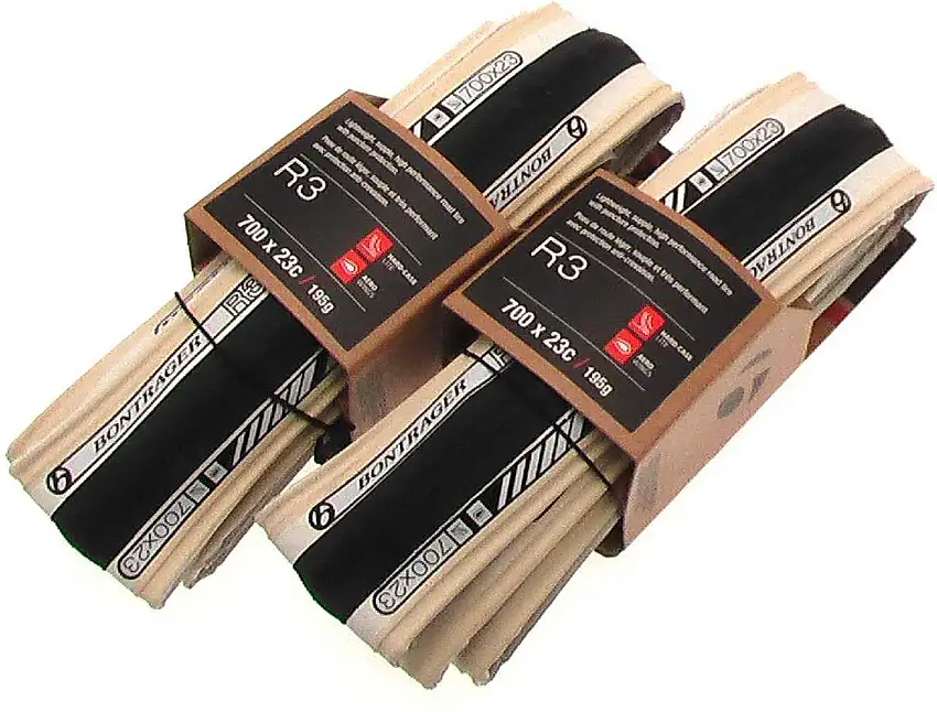 DUBBLETT-Däckpaket (2 x Bontrager "R3" svart/vit Inkl Slangar)