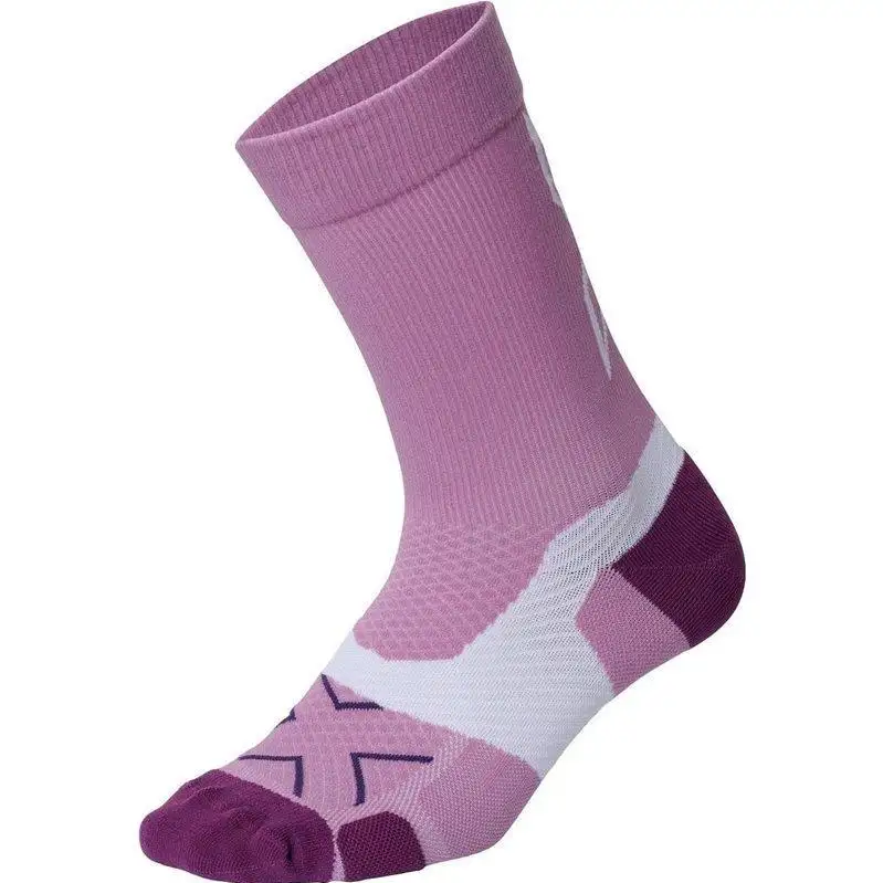 Löparstrumpor 2XU Vectr Light Crew Socks Unisex Pastel Pink/Wood Violet
